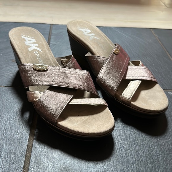 Comfy gold wedge sandals in very good condition worn only a handful of times, - Picture 1 of 3